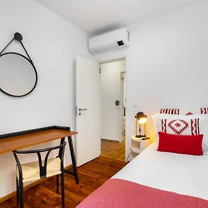 https://urban-tech-retreat-modern-hubs-for-remote-living.hotels-lisbon-portugal.com